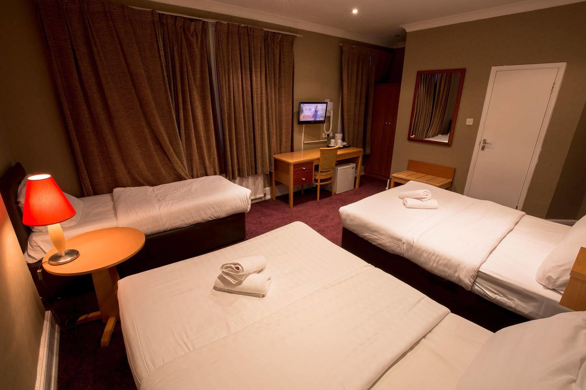 Newham Hotel Лондон Экстерьер фото