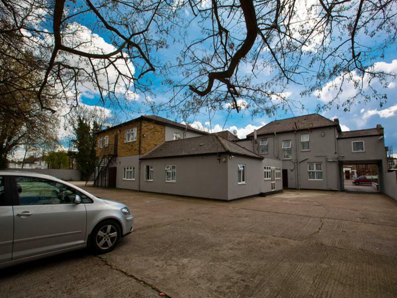 Newham Hotel Лондон Экстерьер фото